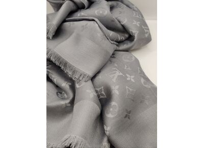 Image Foulard LOUIS VUITTON Châle monogram classic Soie Gris