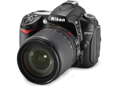 Appareils photos numériques NIKON D7000 + 16-85mm f/3.5-5.6G ED VR AF-S DX NIKKOR Noir Noir