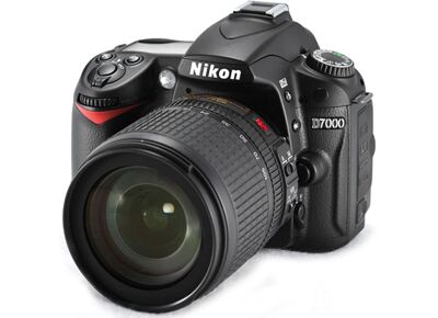 Image Appareils photos numériques NIKON D7000 + 16-85 VR + SD 4 Go Noir Noir
