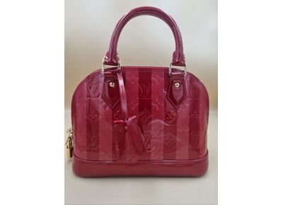 Image Sac à main LOUIS VUITTON Alma Porté croisé Cuir Verni Pomme d'amour