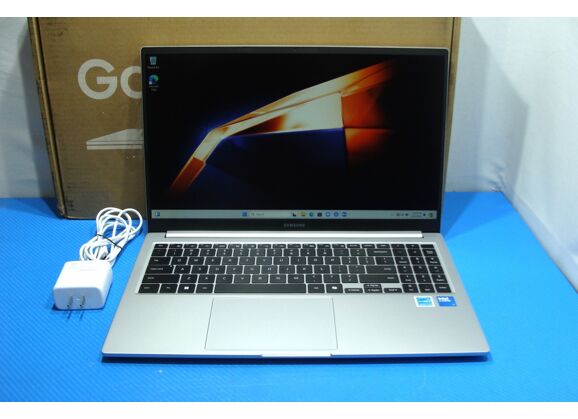 Image Ordinateurs portables SAMSUNG 750XGK Intel Core i5 8 Go RAM 0 Go HDD 256 Go SSD 15.4